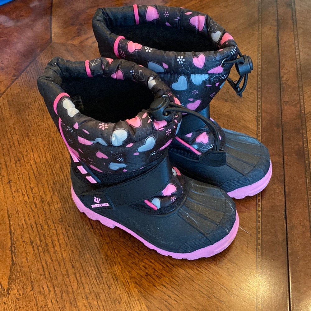 Winter boots toddler size 8